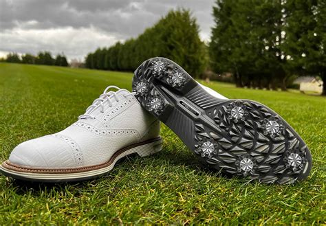 golf shoes with spikes